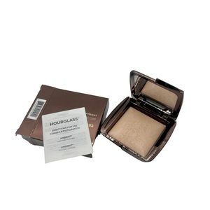Hourglass Ambient Lighting Powder | Luminous Light